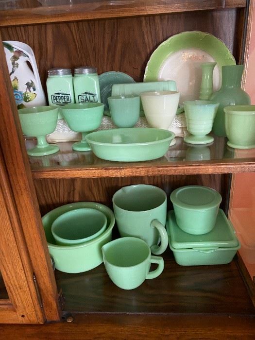 Jadeite glass McKee 