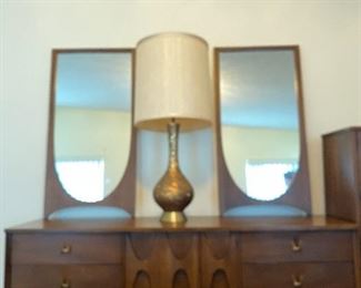 Brasilia console with two detached mirrors. 