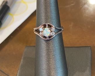 9k gold and opal ring