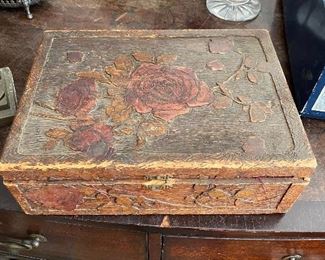 Vi rage carved rose wooden box