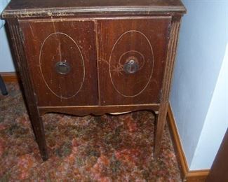 Record cabinet