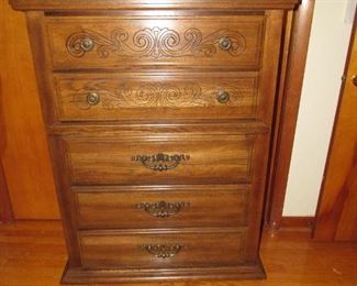 Chest of drawers- Broyhill premier