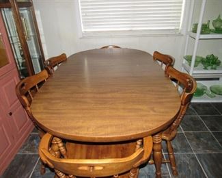 Kitchen table with 6 chairs. Shown with one leaf in.  Comes with a total of two leaves