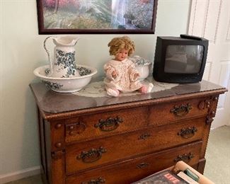 Dresser and Shirley Temple