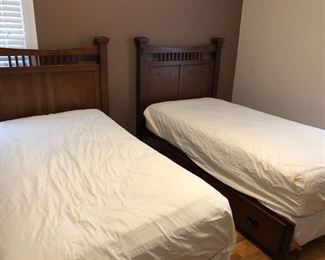 2 solid wood head and bottom twin trundle beds 