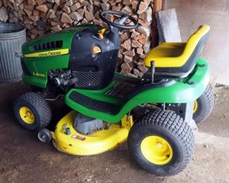 John Deere LA105, Gas Powered Garden Tractor With 42" Mower Deck, Briggs And Stratton Motor, Powers On