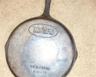 Vintage Wagner cast iron 10 and 1/2 inch skillet