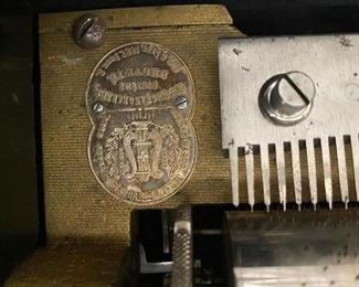 Cylinder crank Music Box                                                       
 Schutz Marke, Pat 15, May 1888 U.S.A.                 
 Marque De Fabrique De`posee`             
 Interchangealles Systeme Brevete