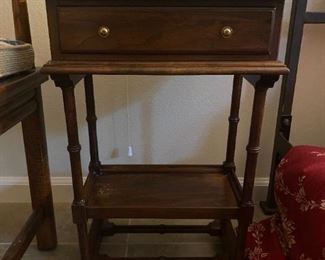 Ethan Allen stand w/ gallery rail