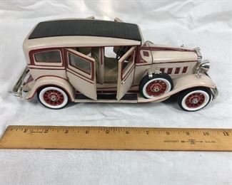 1931 Peerless Die Cast Coupe Car