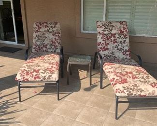 OUTDOOR CHAISE LOUNGES