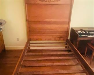 VICTORIAN EASTLAKE BED