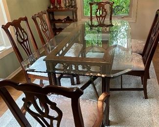 GORGEOUS!! Thomasville Furniture. Beveled Glass Sits atop Hand Carved Mahogany Pedestal/Frame, Dining Table with 2 Mahogany Arm Chairs , 4 Side Chairs,!