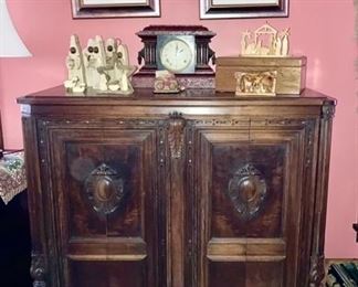 Antique 1927 Victor Victrola in beautiful cabinet, antique mantle clock, many collectible Nativity sets
