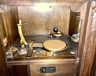 Antique Victor Victrola, inside phonograph view