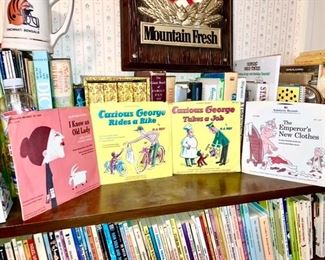 Many kids books, 45 records