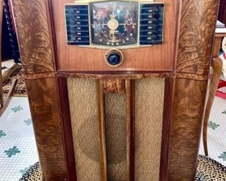 Vintage Zenith radio