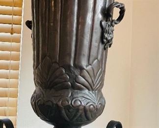 Metal urn 