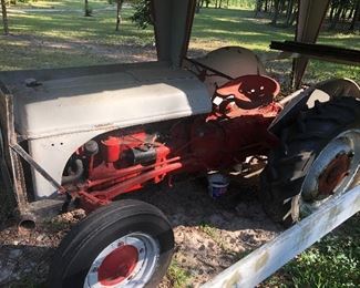 1951 Ford Tractor that runs great