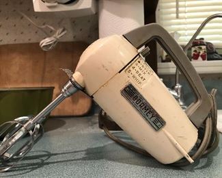 Vintage Dormey mixer
And it works!