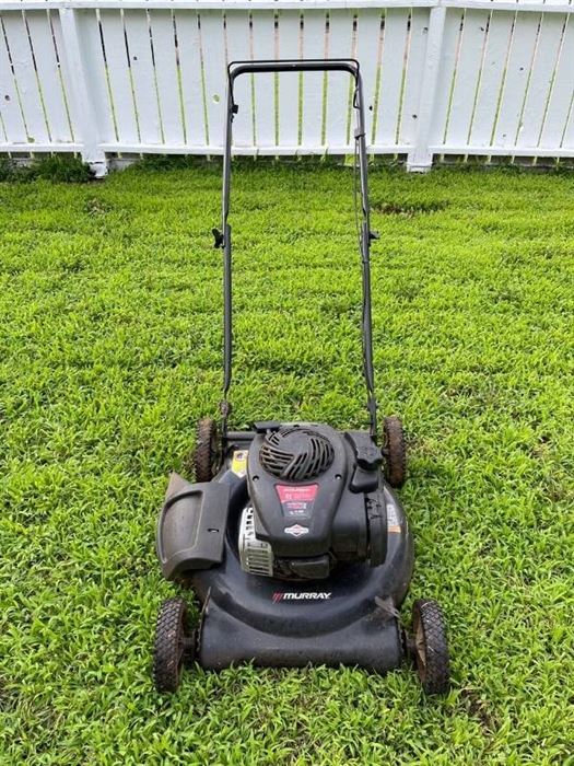 Murray 21 inch mower with Briggs and Stratton 450 series engine (runs good no bagger)