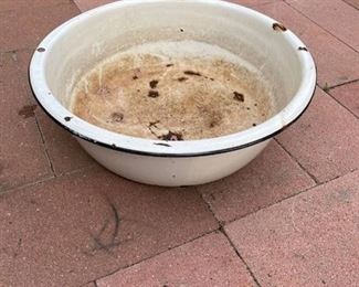 Enamel basin 18 inch diameter