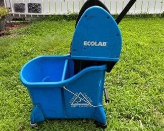 Nice Ecolab rolling mop bucket