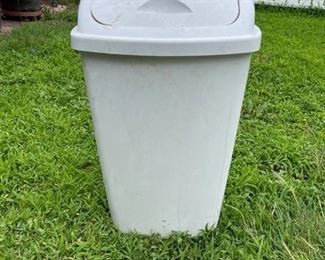 Plastic kitchen trash can with swivel lid