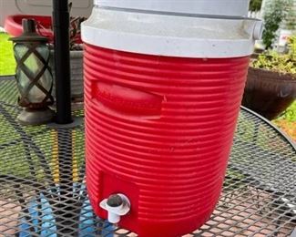 Rubbermaid 2 gal cooler with spigot and pour spout