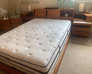 Teakwood Queen size platform bed w/ 2 matching side Night tables 