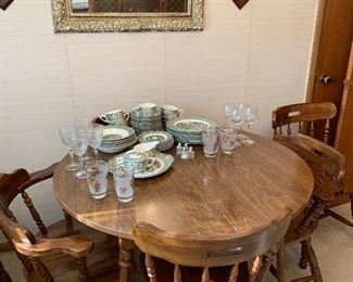 Round table with two leaves and six chairs