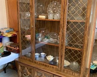 Lighted hutch