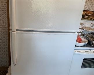 Maytag 18 ft.³ refrigerator freezer