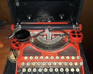 Corona typewriter with case