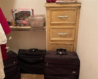 Luggage, Toys, Games 
