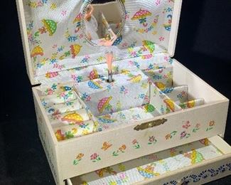 little girls vintage jewelry box, working condition 