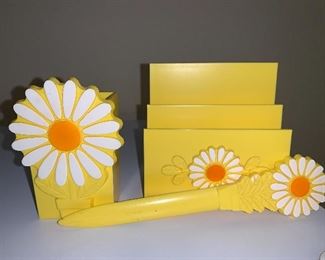 adorable retro girl’s desk set