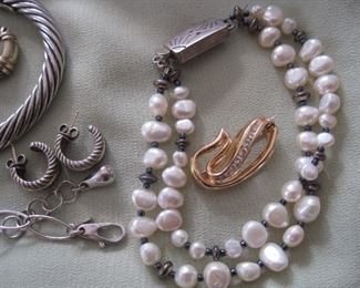 Pearl Bracelet. Gold and Diamond Brooch.