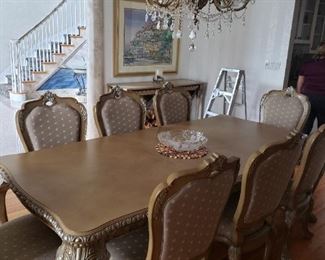 Beautiful dining room table 8 chairs 3 leafs