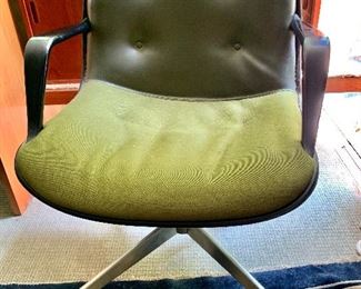 $195 Vintage Steelcase office chair, 33" H x 23" W x 20" D, Seat height 17 "