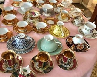Overview of cups and saucers 