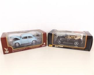 2 Vintage 1:18 Die Cast Volkswagen Beetle Cabriolet In Original Boxes

