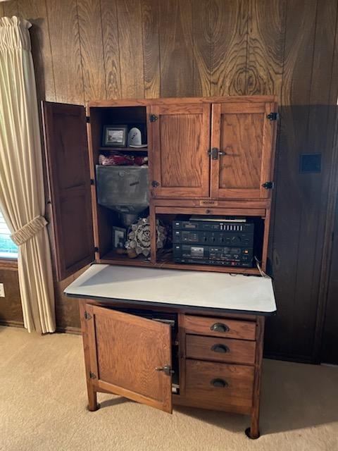 Hooiser Cabinet