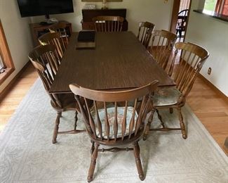 Dining table with leaves and eight chairs -- Heywood Wakefield