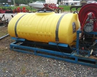 Skid sprayer with Honda Engine