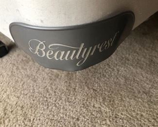 Detail pic Queen Beautyrest mattress + Box Spring 