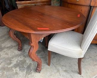 Round Dining Table and Chairs