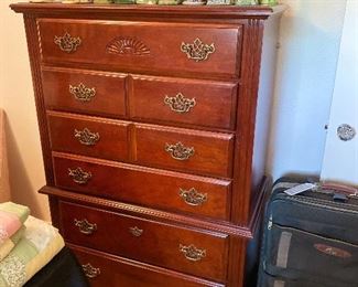 Cherry wood or mahogany Chest of drawers