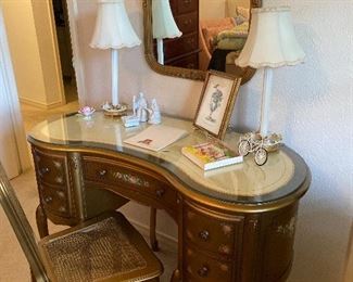 Oh this is cute!! Sweet little kidney shaped vanity desk. Gold with hand painted flowers. Adorable!!