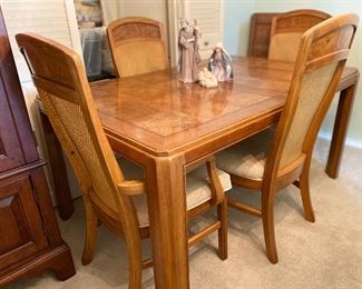 Dining table with extra leaf & 4 chairs. 